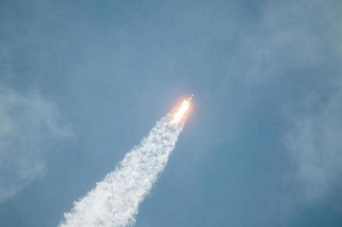 143 مركبة إلى الفضاء