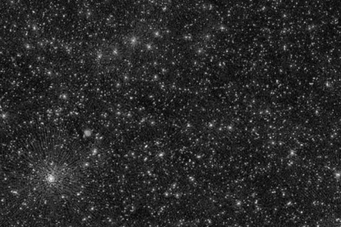 النقاط البيضاء بالفضاء