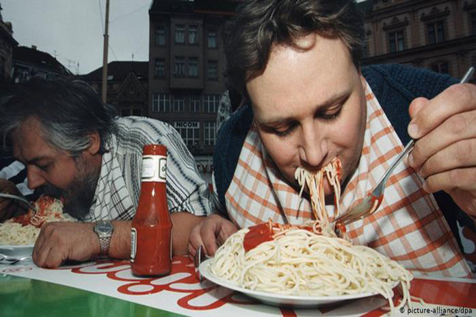 تناول الطعام بسرعة