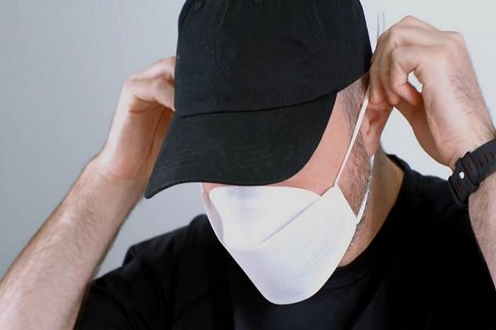 سجن رجل سعل على ضابط شرطة عمدا