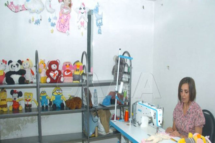 ألعاب الأطفال يدوياً