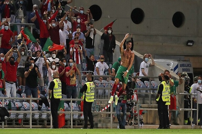 هداف العالم رونالدو ينقذ البرتغال بهدفين تاريخيين!