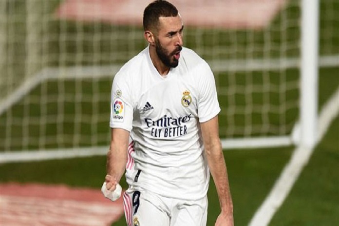 بنزيما يتوج بجائزة أفضل لاعب في الدوري الإسباني