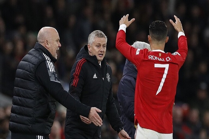 بالدموع.. أول تعليق لسولشاير بعد رحيله عن مانشستر يونايتد