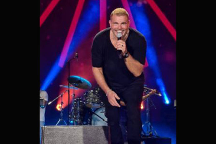 عمرو دياب يكشف موعد طرح ألبومه