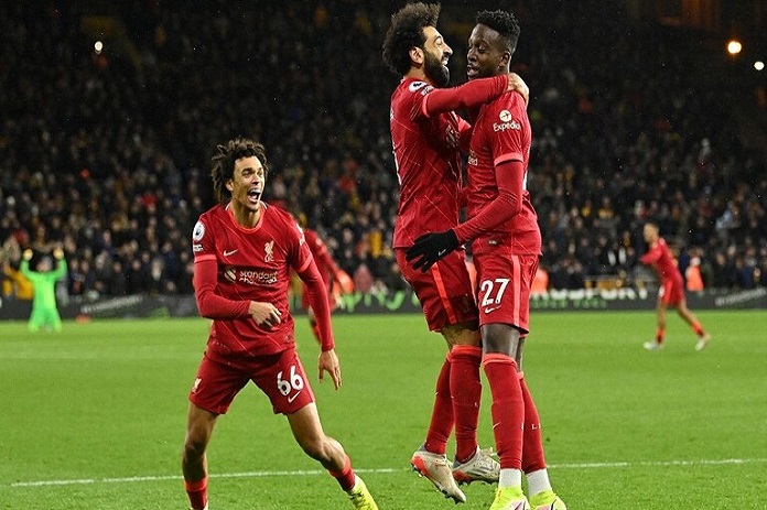 ليفربول يتغزل بصلاح بعد تمريرته السحرية والهدف القاتل