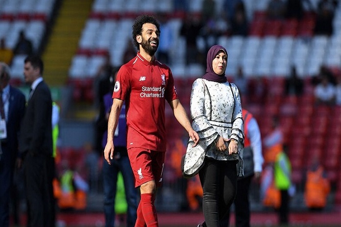محمد صلاح يحتفل بالكريسماس مع عائلته