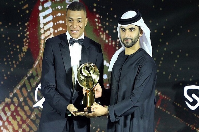 مبابي يتوج بجائزة “جلوب سوكر دبي” لأفضل لاعب في العالم لعام 2021