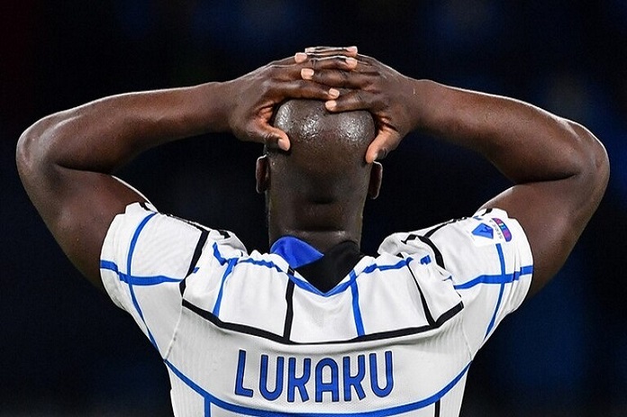 جماهير إنتر ميلان توجه رسالة “نارية” للبلجيكي لوكاكو “الهارب”