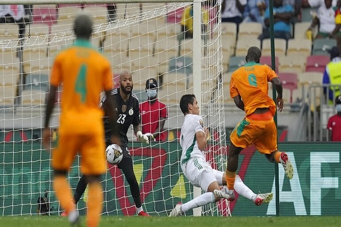 الجزائر تودع كأس إفريقيا بعد هزيمة ثقيلة!