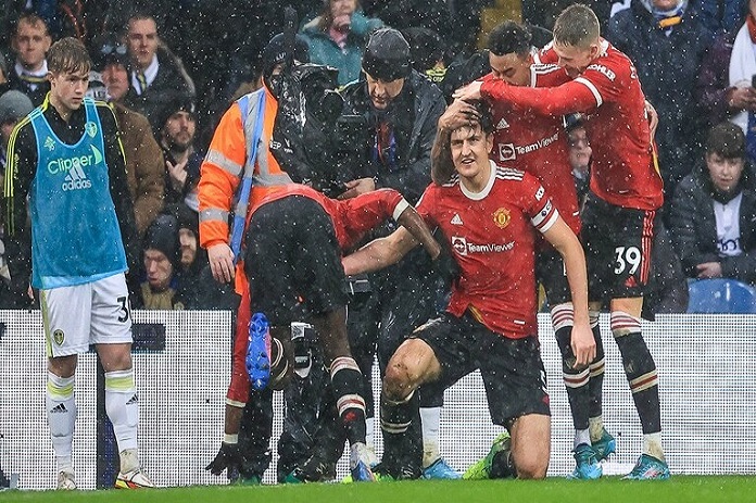 مانشستر يونايتد يقسو على ليدز برباعية في عقر داره