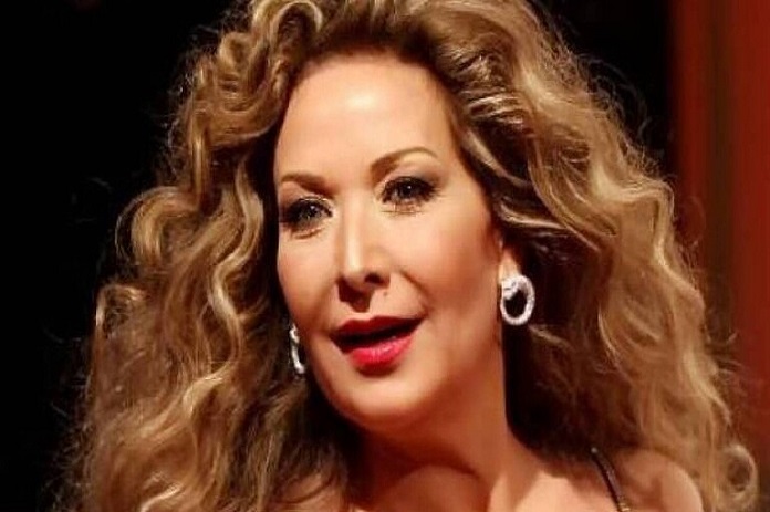 بعد انتشار صورتها بالحجاب.. أول تعليق للنجمة السورية رغدة على “اعتزالها”