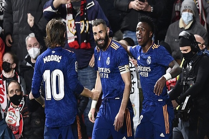 بنزيما يقود ريال مدريد لتجاوز عقبة رايو فاليكانو بشق الأنفس