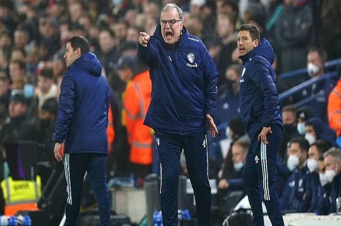 ليدز يونايتد يعلن إقالة مدربه الأرجنتيني بيلسا