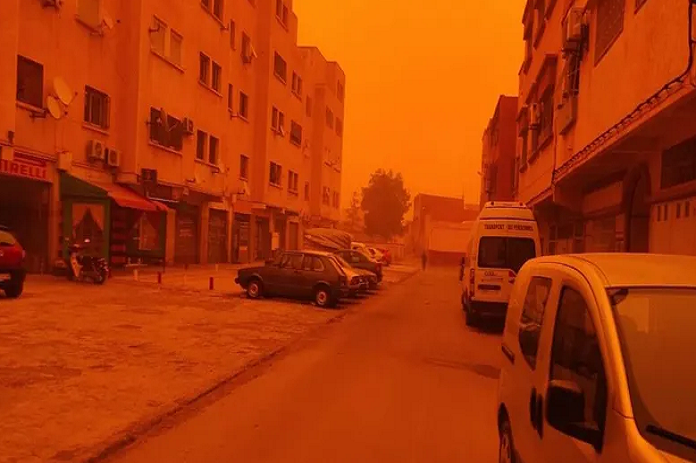 “مشاهد من المريخ”.. ظاهرة مناخية نادرة تلون سماء مدن مغربية