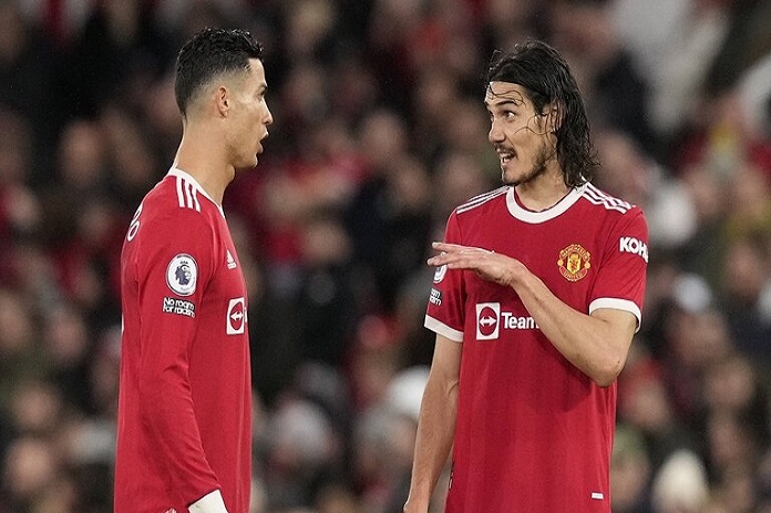 كافاني يودع مانشستر يونايتد بتصرف “مشين”