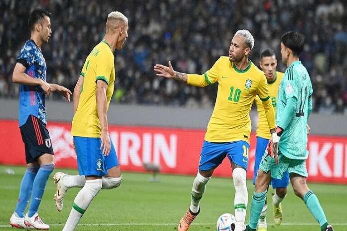 نيمار يسجل هدف الفوز لمنتخب السامبا على مضيفه المنتخب الياباني