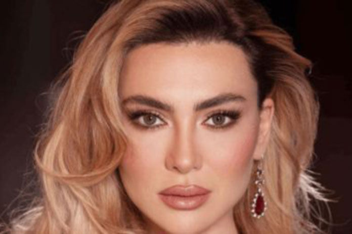 بـ “توب” مكشوف.. ستيفاني صليبا تظهر برفقة شاب وسيم وتُثير حيرة المتابعين