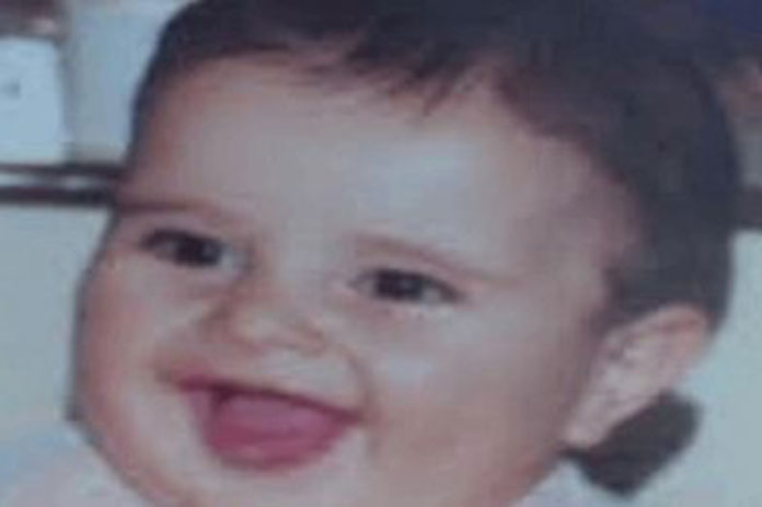 هذا الطفل الوسيم أصبح فناناً عربياً شهيراً.. هل تعرفتم إليه؟