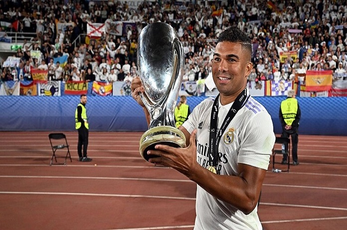رسميا.. مانشستر يونايتد يعلن اتفاقه لضم كاسيميرو من ريال مدريد