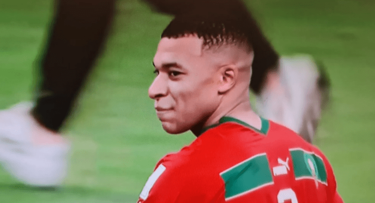مبابي يخطف الأنظار بقميص المغرب بعد الفوز