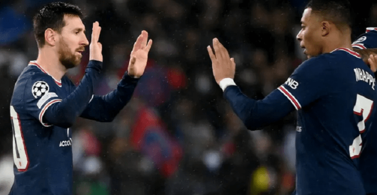 بعد أيام من هزيمته فرنسا.. ميسي يمدد عقده ويبقى في باريس