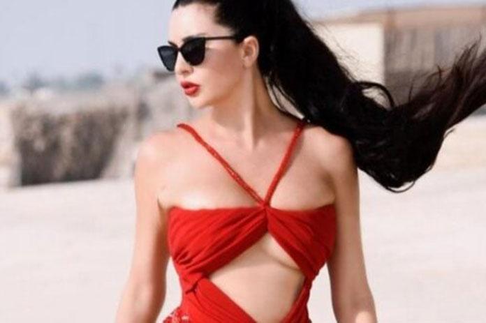 مع اقتراب عيد الحب..لاميتا فرنجية تستعرض جسمها بأجرأ ملابس للنوم