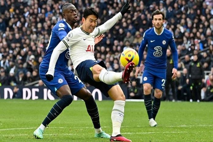 توتنهام يعزز مركزه الرابع في الدوري الإنكليزي