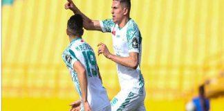 فرحة لاعبي الرجاء المغربي بعد احراز هدف في دوري ابطال افريقيا