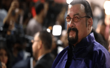 ستيفن سيغال يدرب الجنود الروس