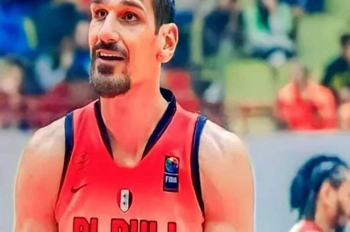 اللاعب العملاق عبد الوهاب الحموي