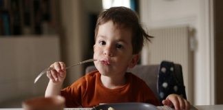 خبيرة تغذية تنصح بتضمين النظام الغذائي للأطفال المزيد من البروتين والخضروات في الصيف