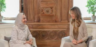 السيدة أسماء الأسد تلتقي السيدة مريم بنت عيسى الزدجالي عضو مجلس الدولة العُماني