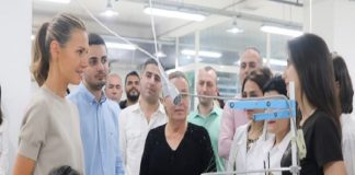 السيدة الأولى أسماء الأسد تزور معمل الألبسة ضمن مجمع المثنى الإنتاجي بريف طرطوس