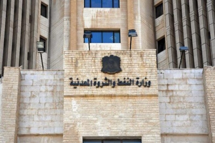 النفط تعلن زيادة الكمية المتاحة للتعبئة من البنزين أوكتان 95