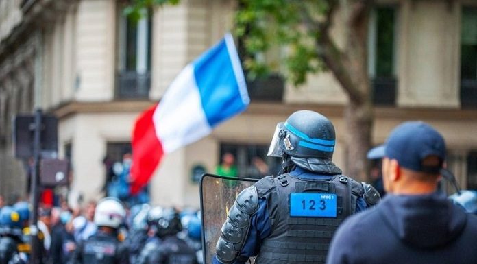 الشرطة الفرنسية تلقي القبض على انتحاري هاجم القنصلية الإيرانية في باريس