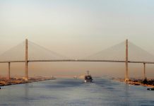 تراجع إيرادات قناة السويس 50% بسبب أحداث البحر الأحمر