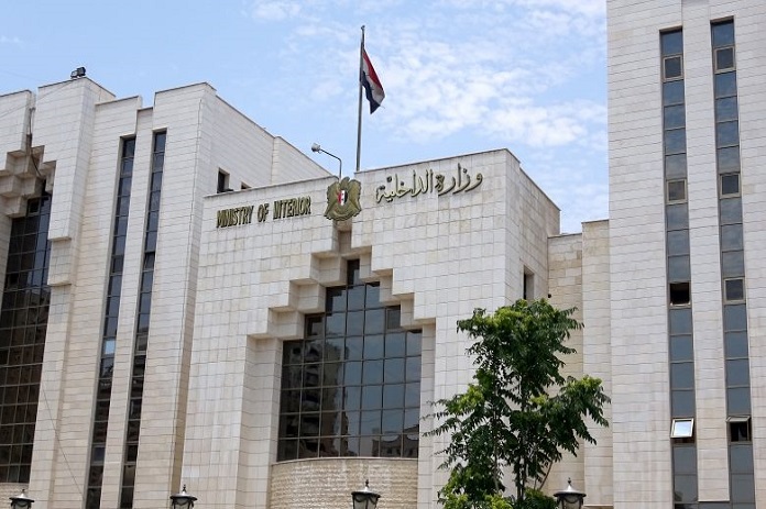 وفاة 4 مواطنين وإصابة 21 آخرين جراء تدهور بولمان على أوتستراد (حمص – دمشق )