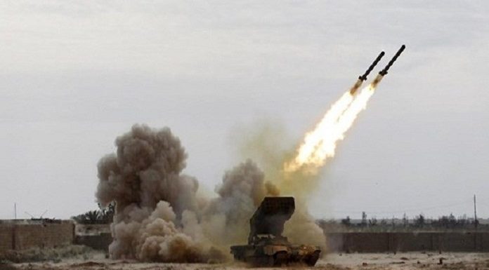 القوات اليمنية تهاجم بالصواريخ الباليستية والمجنحة المدمرة الأمريكية “ايزنهاور”